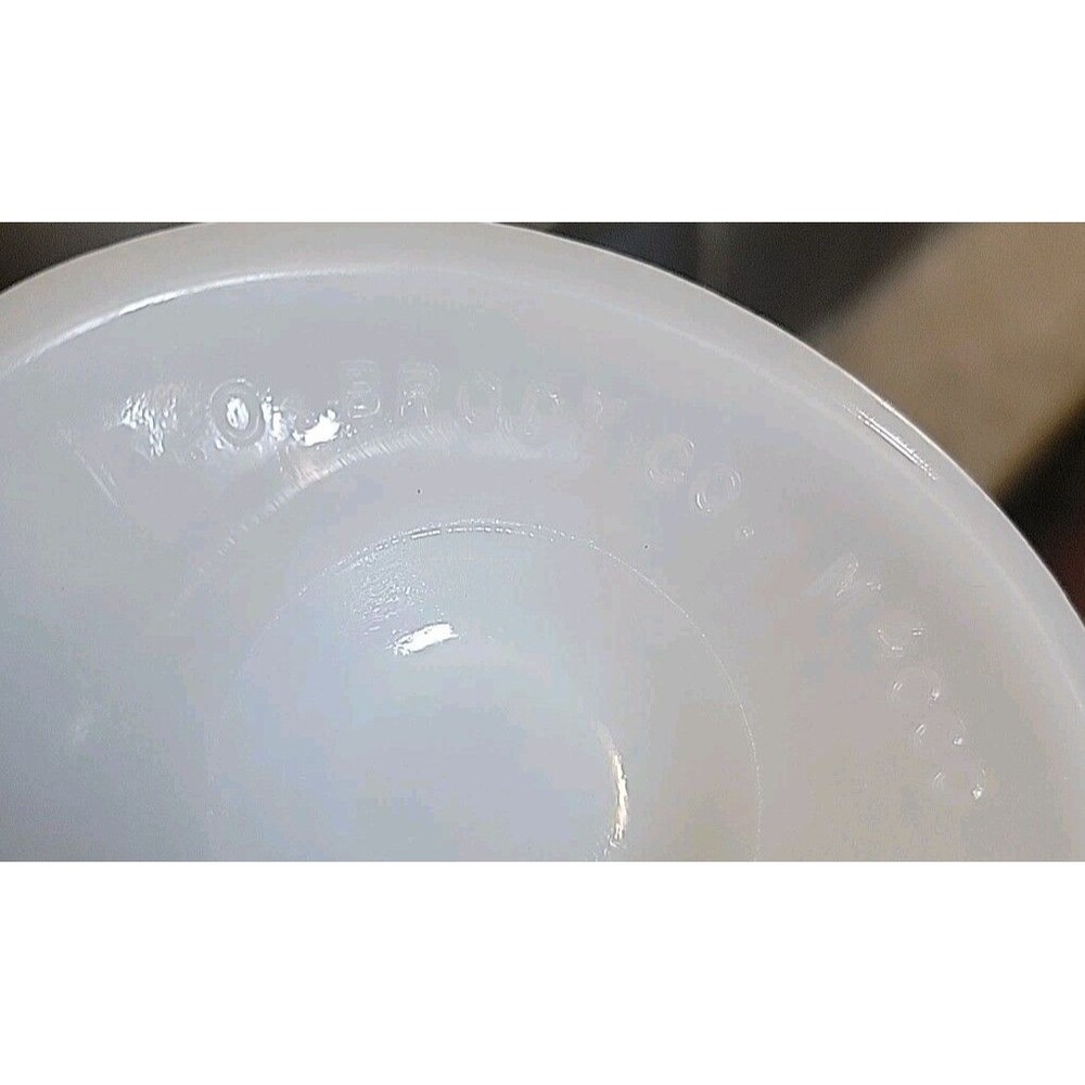 Vintage E.O. Brody Co M4000 Milk Glass Footed Vase 5" Fluted Design - Picture 4 of 6